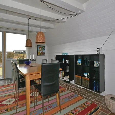 Сasa de vacaciones Three-bedroom Holiday In *